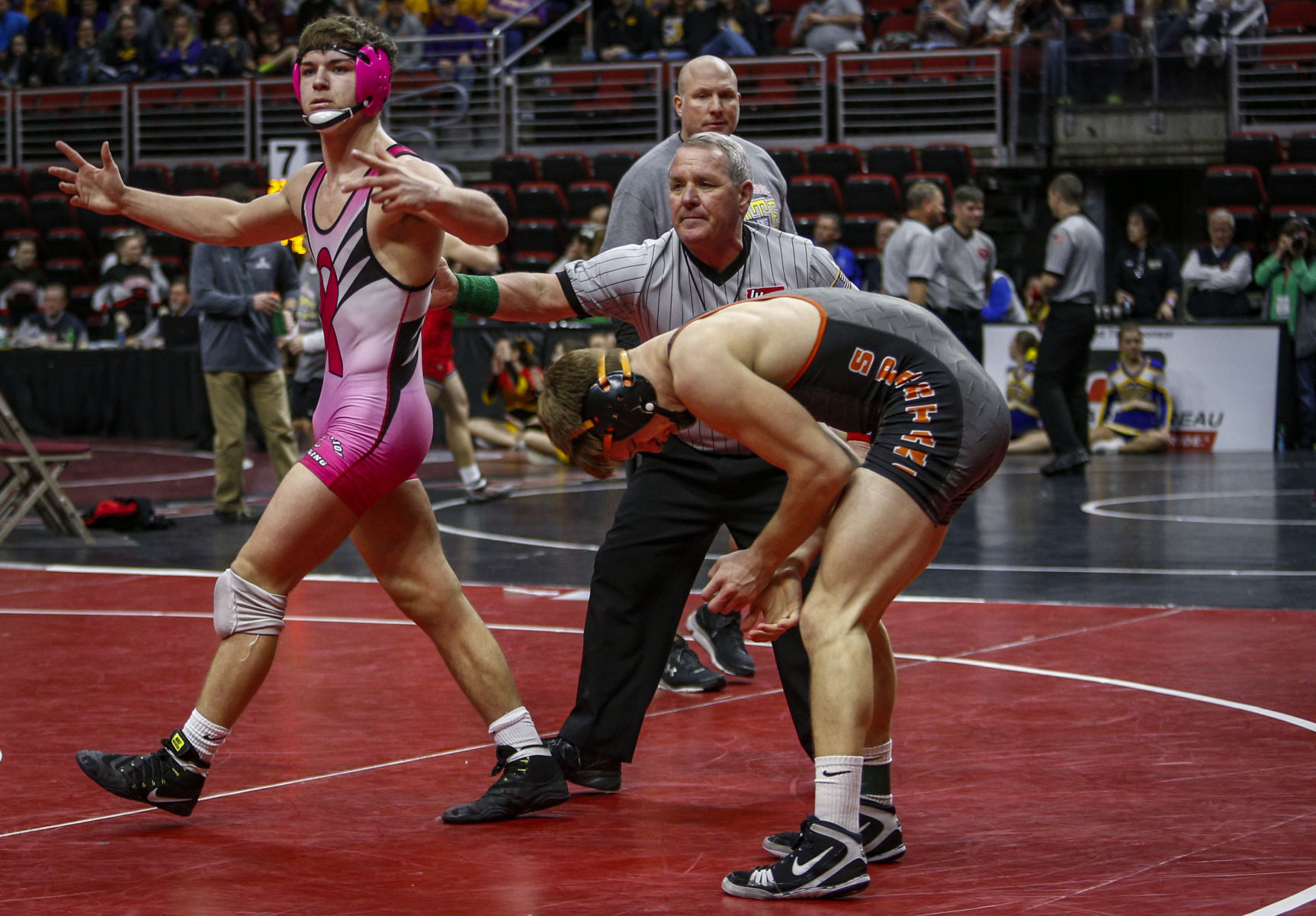 021717-WRESTLING-SEMIS-019.jpg